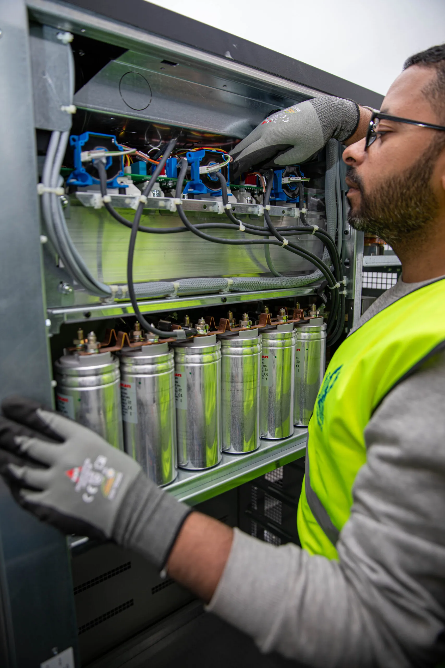 01 Electronics engineers servicing a UPS system